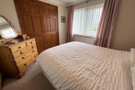BEDROOM 2.JPG