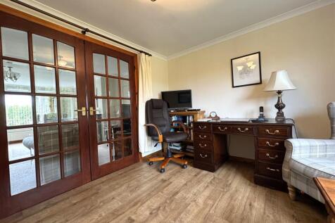 DINING ROOM OR SNUG.JPG