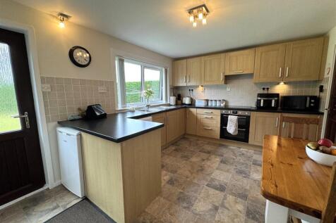 KITCHEN 1.JPG
