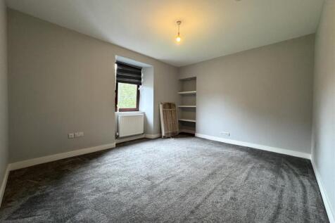 BEDROOM 1.JPG
