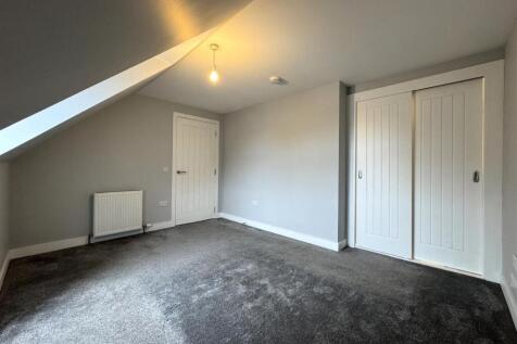 BEDROOM 2.1.JPG