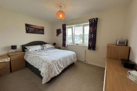 BEDROOM 1.JPG
