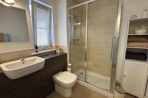 SHOWER ROOM.JPG