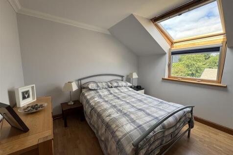 BEDROOM 1.JPG