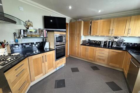 KITCHEN 1.JPG