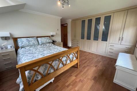 MASTER BEDROOM .JPG