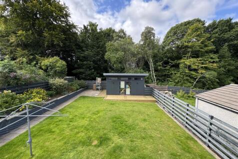REAR GARDEN 1.JPG