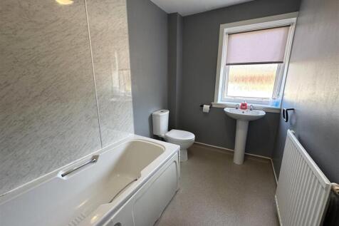 BATHROOM .JPG