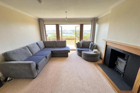 LOUNGE 1.JPG
