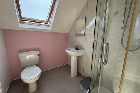 SHOWER ROOM.JPG