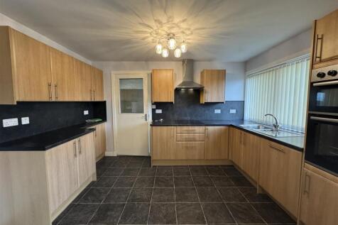 KITCHEN 2 USE.JPG