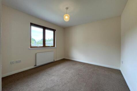 BEDROOM 1.JPG
