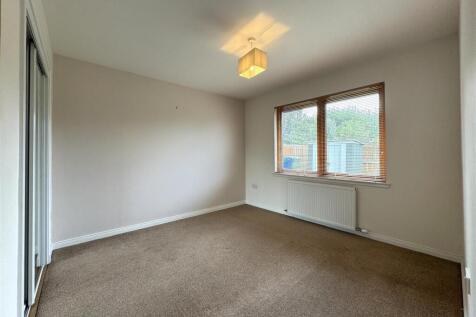 BEDROOM 2.JPG