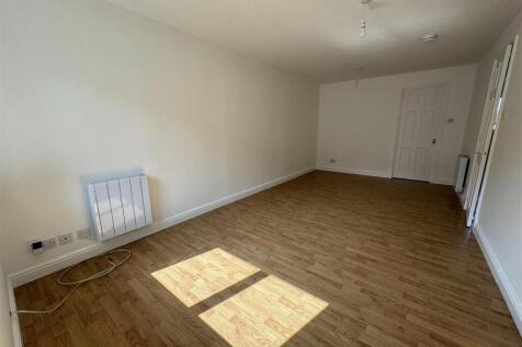 LOUNGE 2.JPG