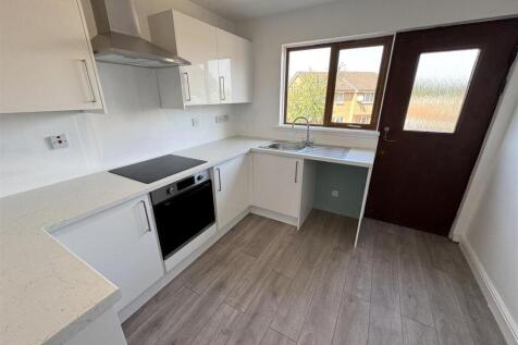 KITCHEN 2.JPG