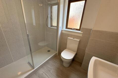 SHOWER ROOM 1.JPG