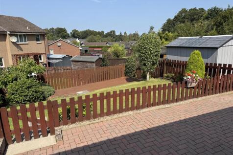 REAR GARDEN 2.JPG