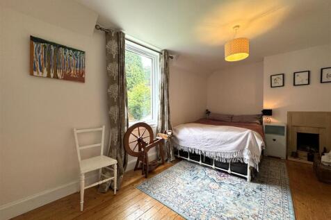 BEDROOM 1.JPG