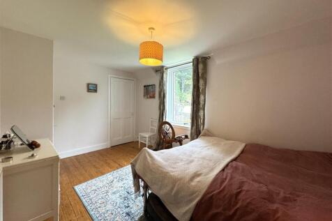 BEDROOM 1.1.JPG