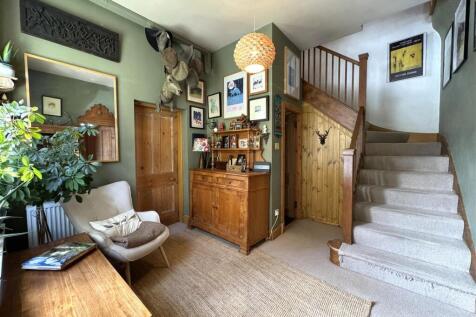 ENTRANCE HALL.JPG