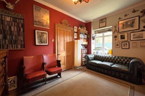 FAMILY ROOM.JPG