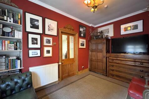 FAMILY ROOM 2.JPG