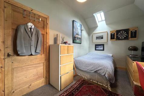 BEDROOM 2.JPG