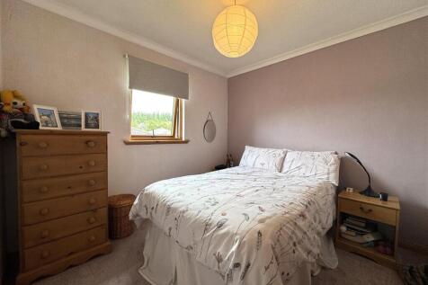 BEDROOM.JPG