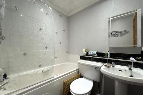 BATHROOM.JPG