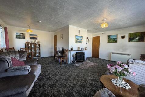 LOUNGE 3.JPG