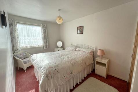 BEDROOM 2.JPG
