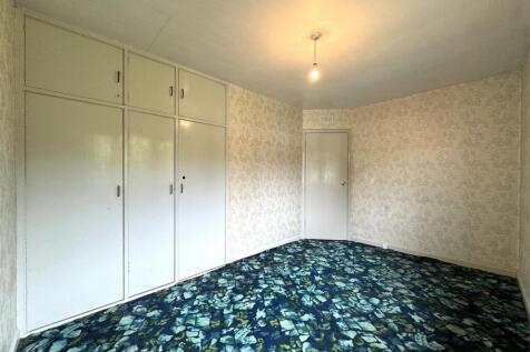 BEDROOM 1.JPG