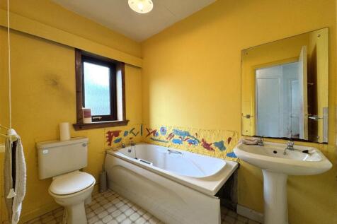 BATHROOM.JPG
