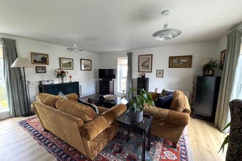LOUNGE 1.JPG