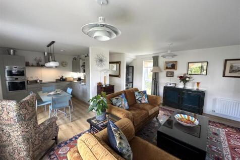 LOUNGE  KITCHEN .JPG