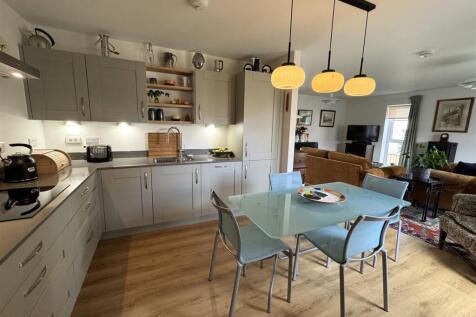 KITCHEN 1.JPG