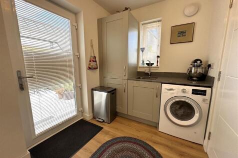 UTILITY ROOM.JPG