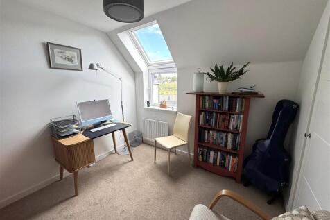 BEDROOM 2 USE.JPG