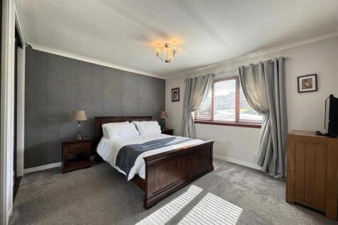BEDROOM 1.JPG