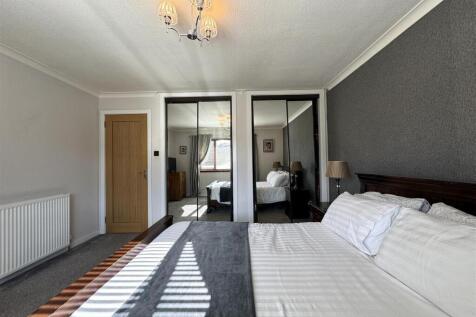 BEDROOM 1.1.JPG