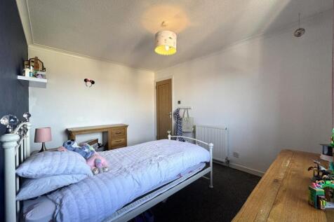 BEDROOM 2.1.JPG