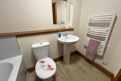 BATHROOM 12.JPG