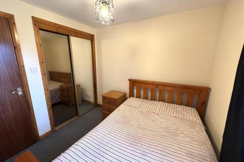 BEDROOM 1.JPG