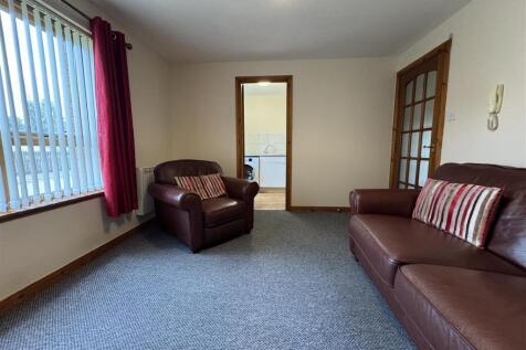 LOUNGE 2.JPG