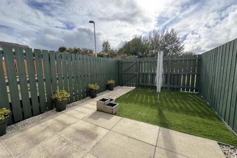 REAR GARDEN 1.JPG