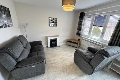 LOUNGE 1.JPG