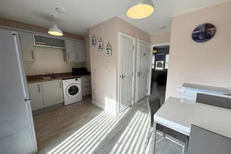 KITCHEN 2.JPG