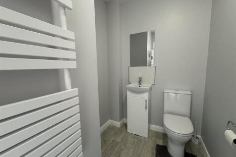 CLOAKROOM.JPG