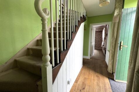 ENTRANCE HALLWAY USE .JPG