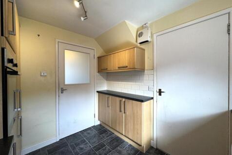 KITCHEN 2.JPG